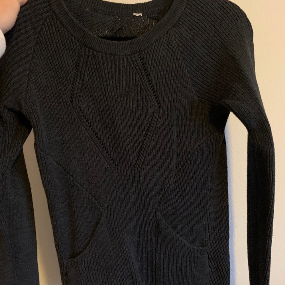 Lululemon Athletica Sweater - Size 6